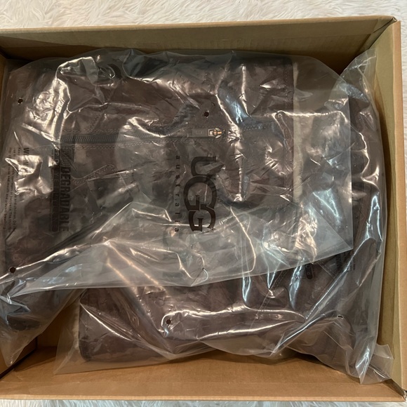 UGG Women Fairfax II Boots - LIKE NEW! - Picture 8 of 9